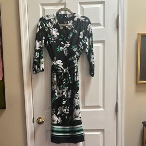 Jones New York small petite black and green dress; new condition; side pockets
